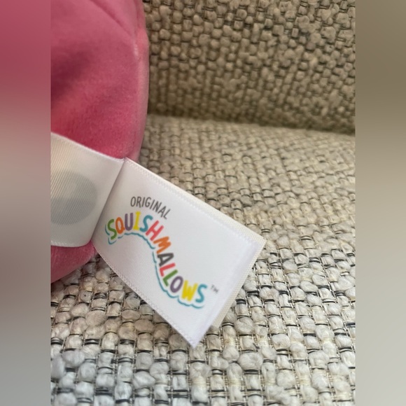 BNWT Sanrio Squishmallow Hello Kitty holding strawberry - Picture 4 of 5